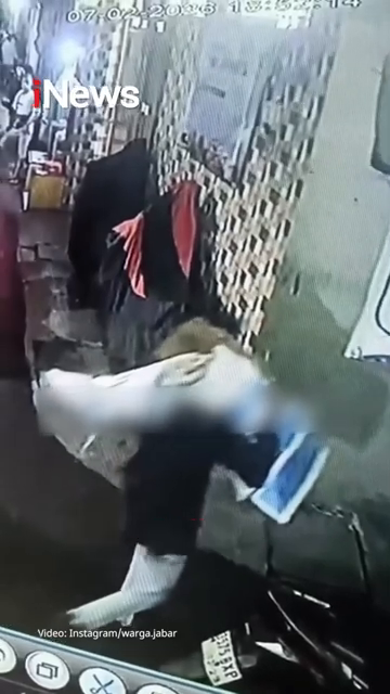 Viral Dikira Gendong M4Y4T  Pria Di Tambora Ternya