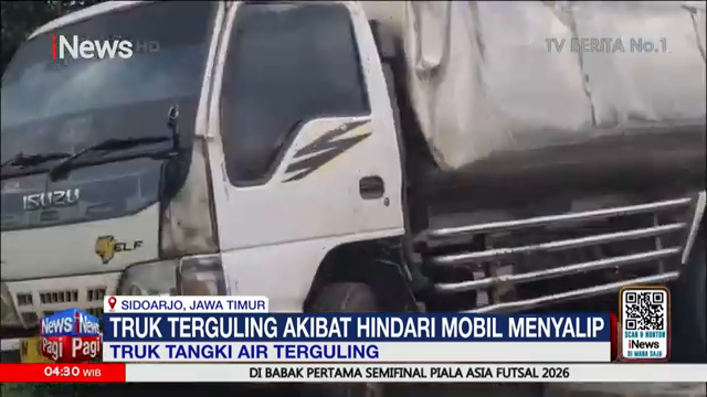 Truk Tangki Air Terguling Di Sidoarjo  Sopir Banting Setir Hindari Mobil Menyalip   Inews Pagi 06 02.