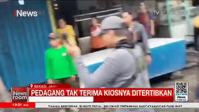 Pedagang Ngamuk  Ancam Petugas Dengan Sajam Saat Penertiban  Full Inews Room (9 2)