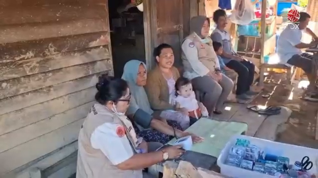Layani Warga Terdampak Bencana  Dokter Dan Nakes Tni Keliling Sampai Ke Rumah-Rumah   Idxc Update.