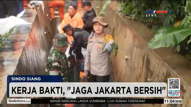 Jaga Jakarta Bersih  Ratusan Petugas Dan Alat Berat Bersihkan Kali Ciliwung   Sindo Siang   09 02