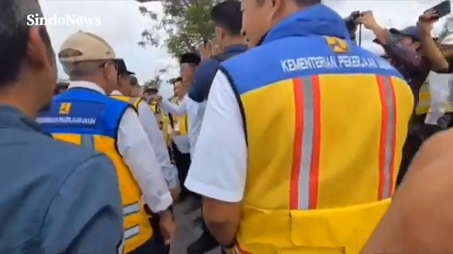 Tebing Sinkhole Di Aceh Tengah Runtuh Saat Menteri Pu Tinjau Lokasi   Sindo Trending   07 02.
