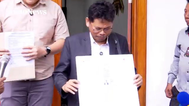 Bonatua Silalahi Akhirnya Terima Salinan Ijazah Jokowi Tanpa Sensor   Sindo Trending   09 02