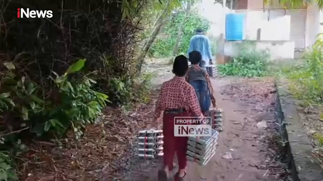 Akses Sempit Menuju Sekolah  Siswa Dan Guru Sd Bangkalan Rela Jalan Kaki Jemput Mbg