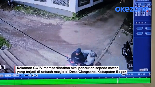 Terekam Cctv  Maling Gasak Motor Jamaah Saat Sedang Sholat Magrib