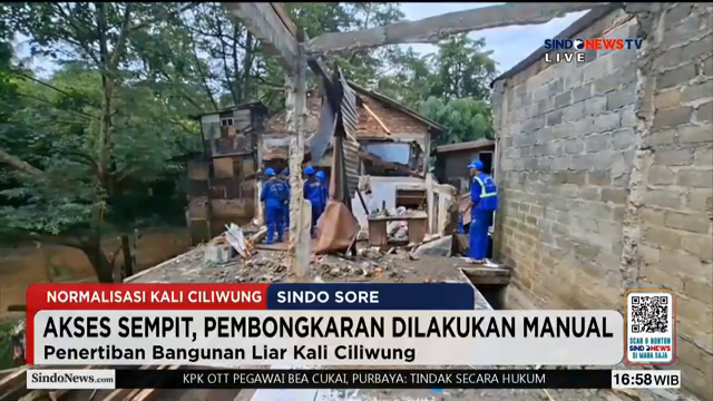 Pemprov Jakarta Tertibkan Bangunan Liar Di Bantaran Ciliwung  Warga Terima Kompensasi   Sindo Sore.